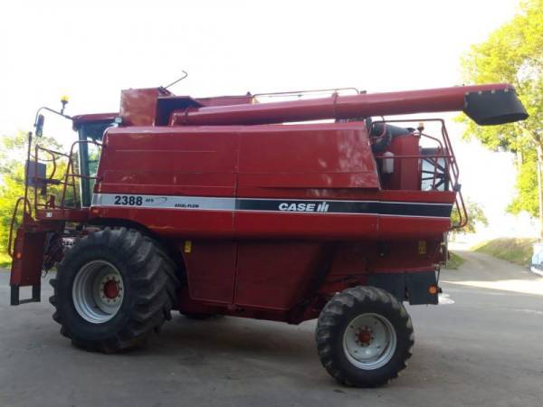 Комбайн Case IH 2388 (2000)