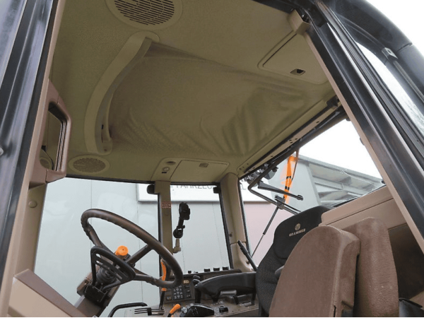 Трактор John Deere 6820 (2003)