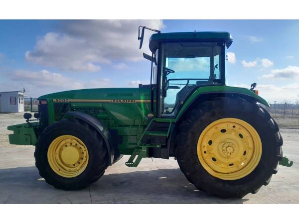 Трактор John Deere 8200 (1996)