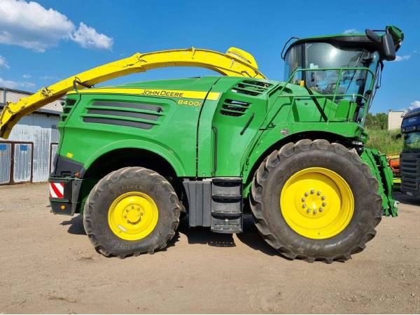 Кормозбиральний комбайн John Deere 8400i (2020)