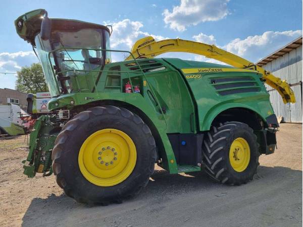 Кормозбиральний комбайн John Deere 8400i (2020)