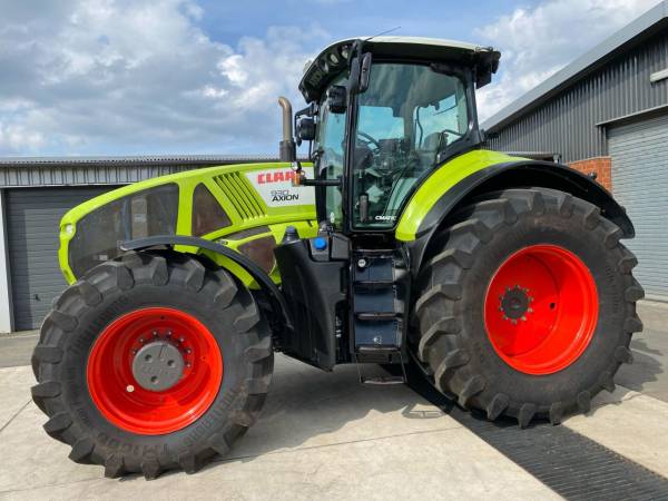 Трактор Claas Axion 930 (2013)