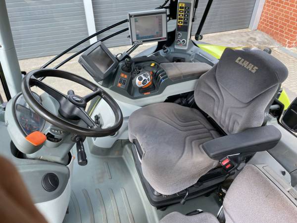 Трактор Claas Axion 930 (2013)