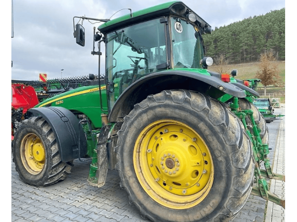 Трактор John Deere 8230 (2009)