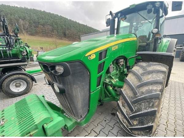 Трактор John Deere 8230 (2009)
