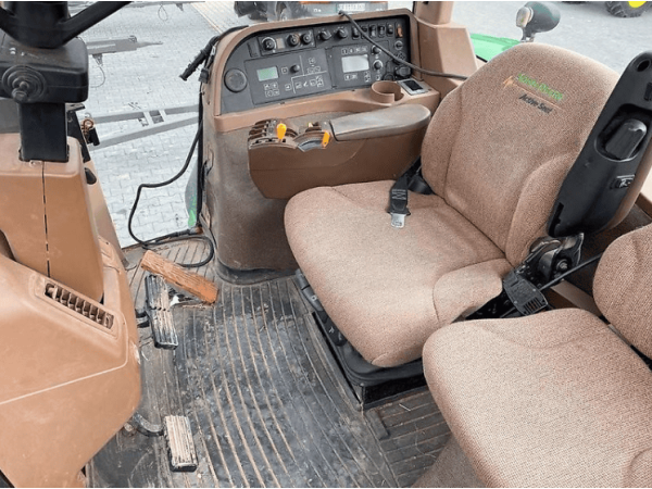 Трактор John Deere 8230 (2009)