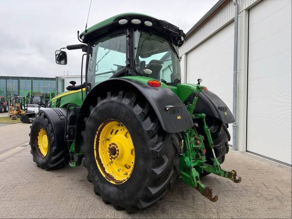 Трактор John Deere 8320R (2017)