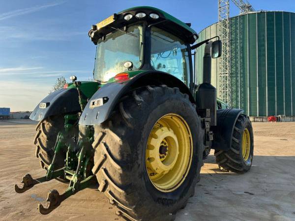Трактор John Deere 8320R (2015)