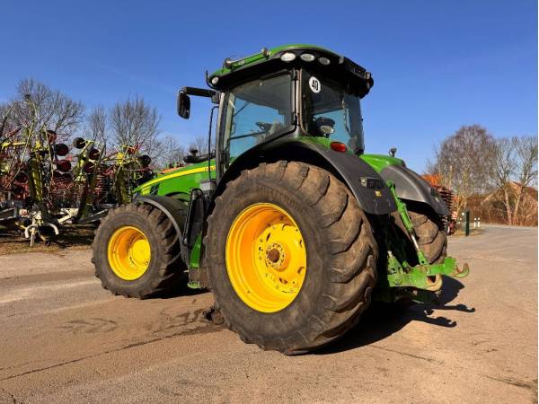 Трактор John Deere 8320R (2017)