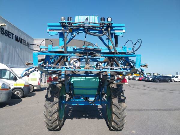 Причіпний обприскувач Berthoud Racer 2500 (2004)