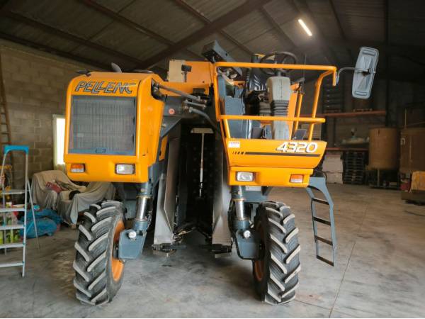 Комбайн виноградозбиральний Pellenc 4320 (2004)