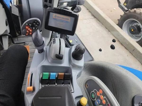 Трактор New Holland T8.300 (2012)