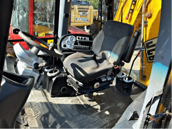 Екскаватор-навантажувач JCB 3CX (2003)