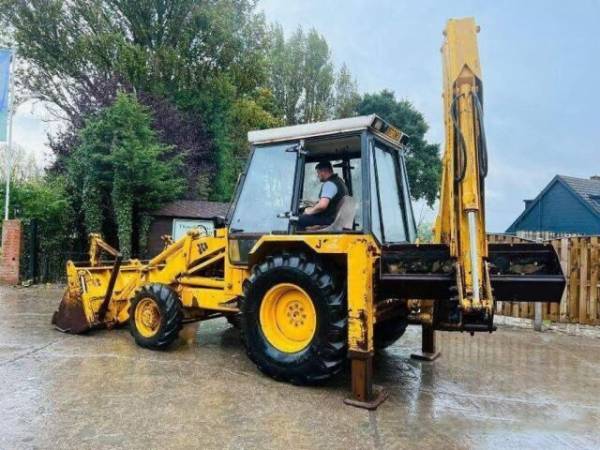 Екскаватор-навантажувач JCB 3CX