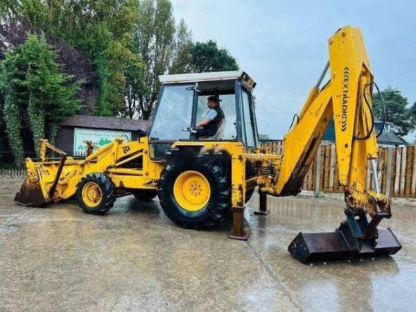 Екскаватор-навантажувач JCB 3CX