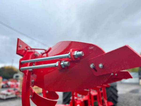 Плуг механический оборотный Unlu 4+1 (140х140) отвал 16" с транспортным колесом