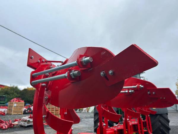 Плуг механический оборотный Unlu 4+1 (140х140) отвал 16" с транспортным колесом