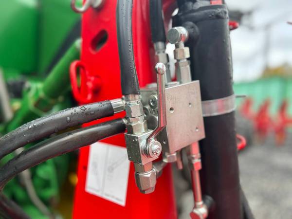 Плуг механический оборотный Unlu 4+1 (140х140) отвал 16" с транспортным колесом