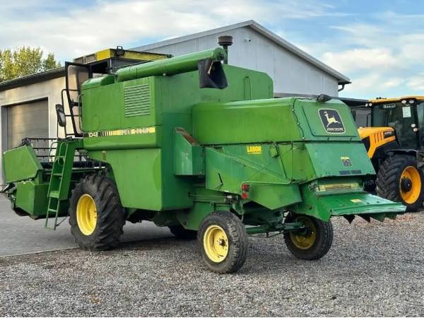 Комбайн John Deere 1042 (1984)