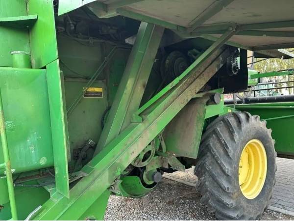 Комбайн John Deere 1042 (1984)