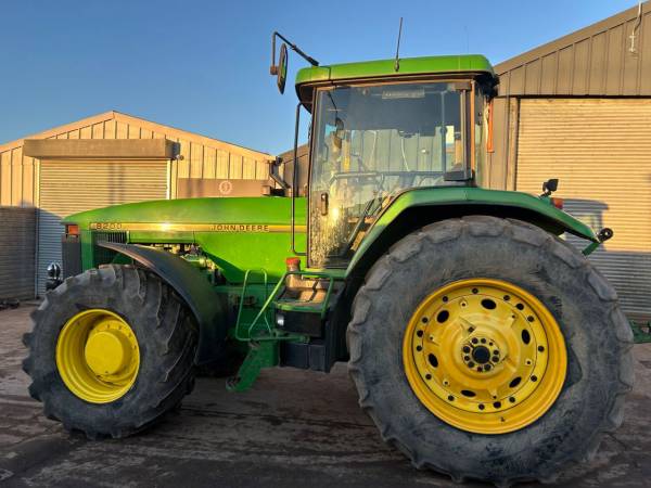 Трактор John Deere 8200 (1997)