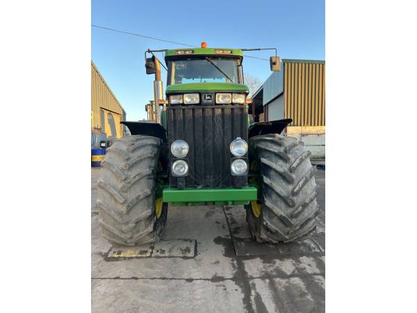 Трактор John Deere 8200 (1997)