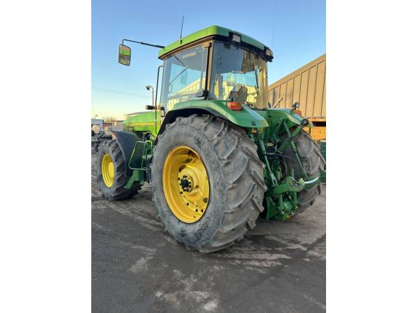 Трактор John Deere 8200 (1997)