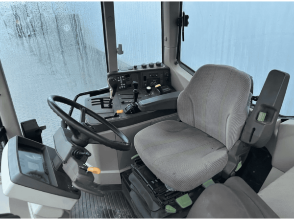 Трактор John Deere 6110 (2001)