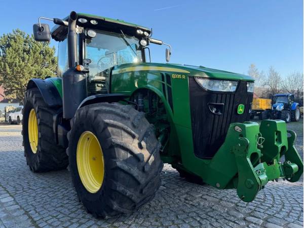 Трактор John Deere 8335R (2013)