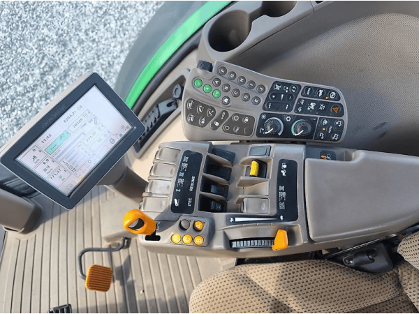  Трактор John Deere 7230R (2013)