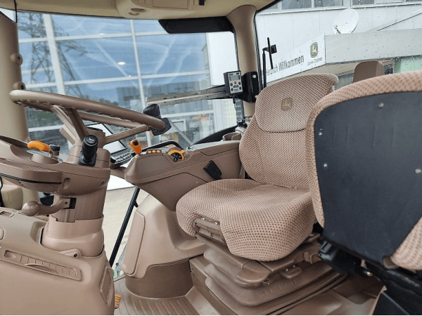 Трактор John Deere 6215R (2015)