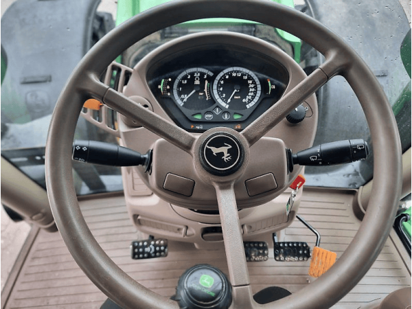 Трактор John Deere 6215R (2015)