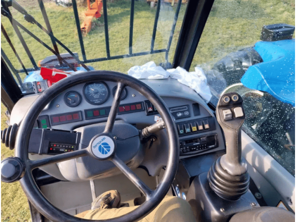 Навантажувач New Holland LM 435A (2006)