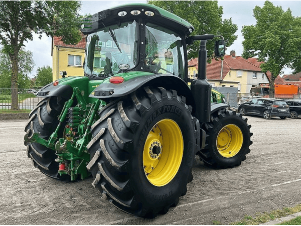 Трактор John Deere 8335R (2013)