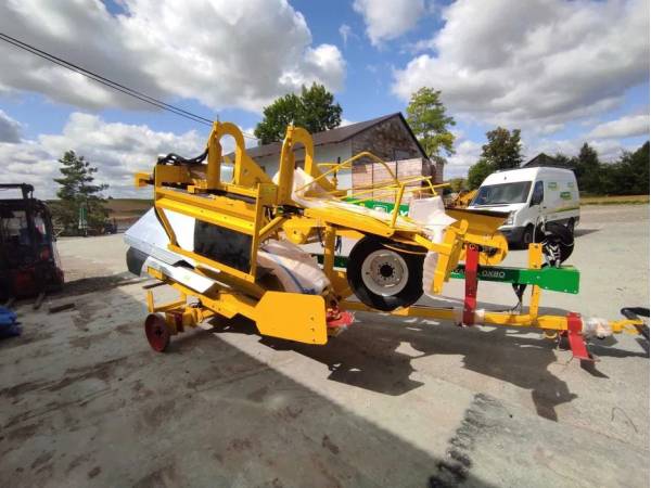 Причіпний комбайн для збирання цукрової кукурудзи Oxbo CP100 (2025)