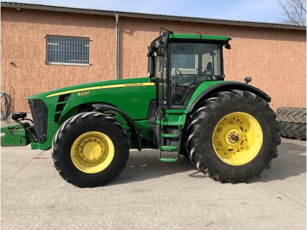 Трактор John Deere 8230 (2007)