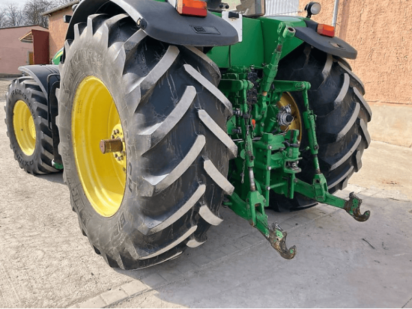 Трактор John Deere 8230 (2007)