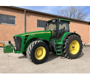 Трактор John Deere 8230