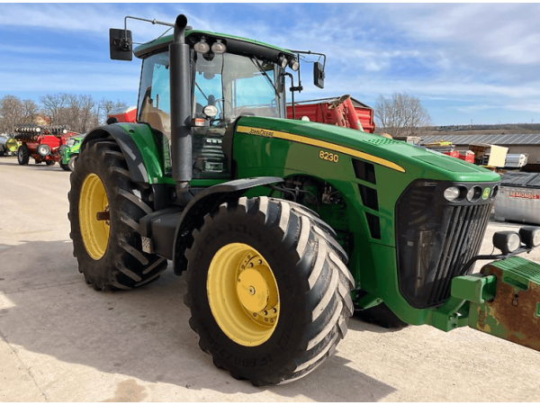 Трактор John Deere 8230 (2007)