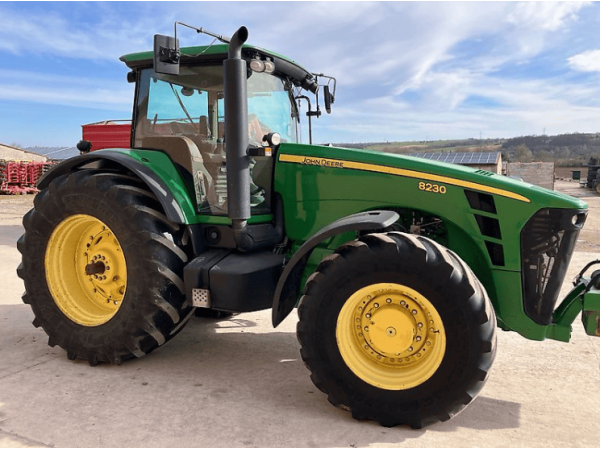 Трактор John Deere 8230 (2007)