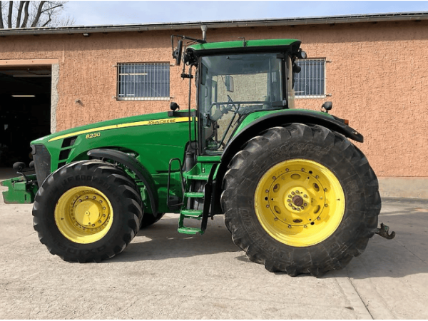 Трактор John Deere 8230 (2007)