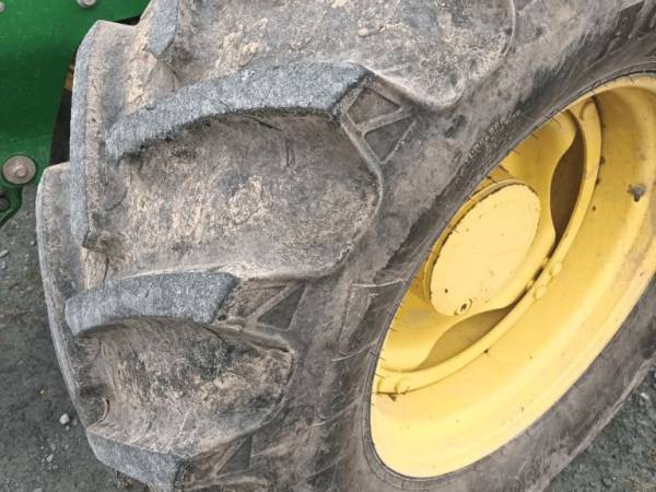 Трактор John Deere 6140R (2013)
