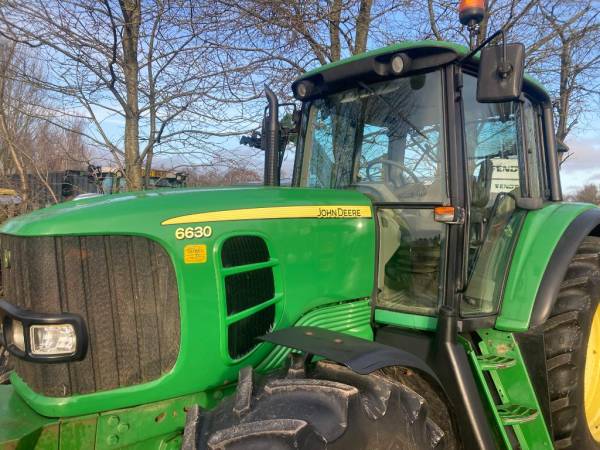 Трактор John Deere 6630 (2012)