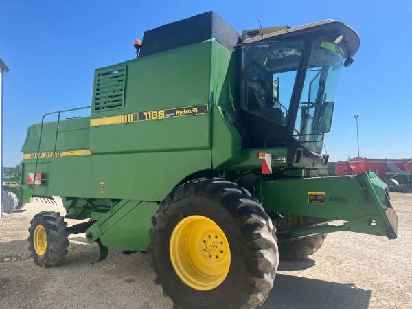 Комбайн John Deere 1188 (1991)