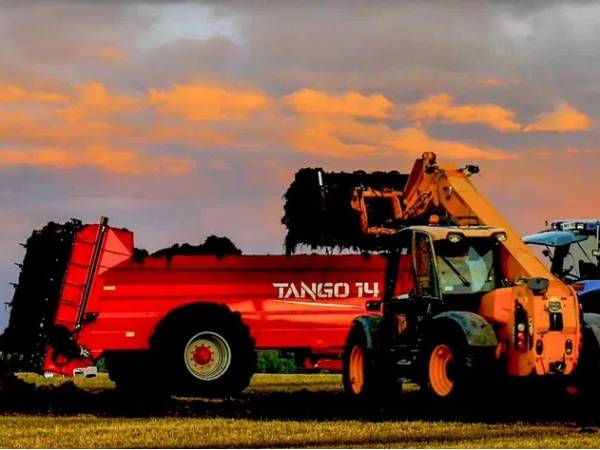 Розкидач органічних добрив METAL-TECH Tango 14 (2025)
