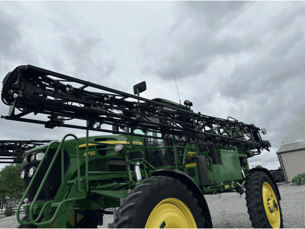 Самохідний обприскувач John Deere 4730 (2012)