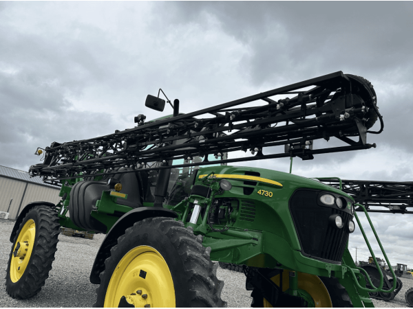 Самохідний обприскувач John Deere 4730 (2012)