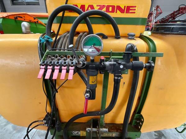 Навісний обприскувач Amazone UF 1000 (1998)