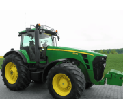 Трактор John Deere 8230
