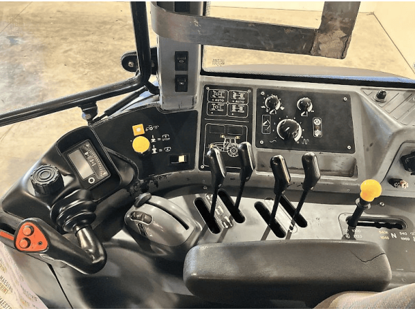 Трактор New Holland TM 120 (2000)